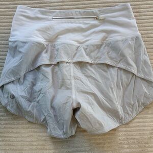 LULULEMON Speed up shorts in white/ gray. 4 Tall